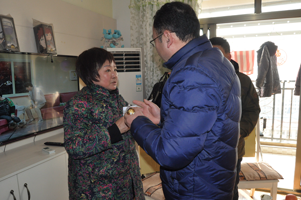院工會(huì)組織慰問走訪病困職工(圖4)
