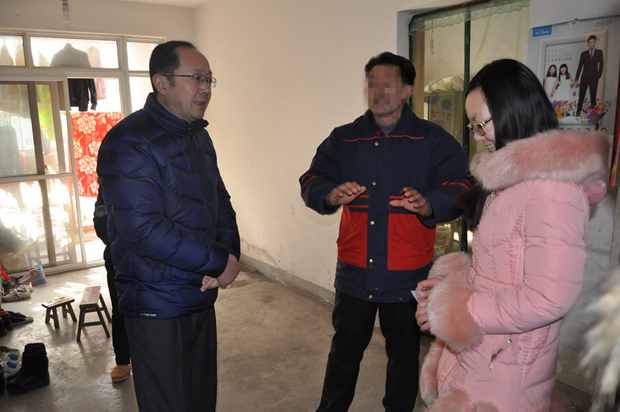 院工會(huì)組織慰問走訪病困職工(圖5)