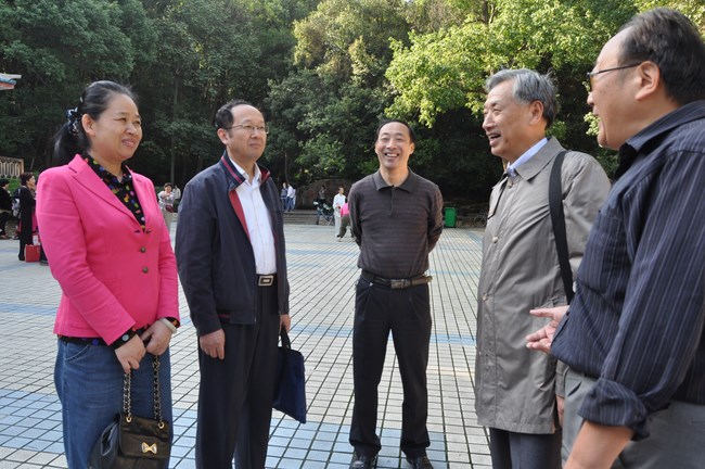 我院組織離退休職工開展重陽節(jié)游園見面會(圖12)