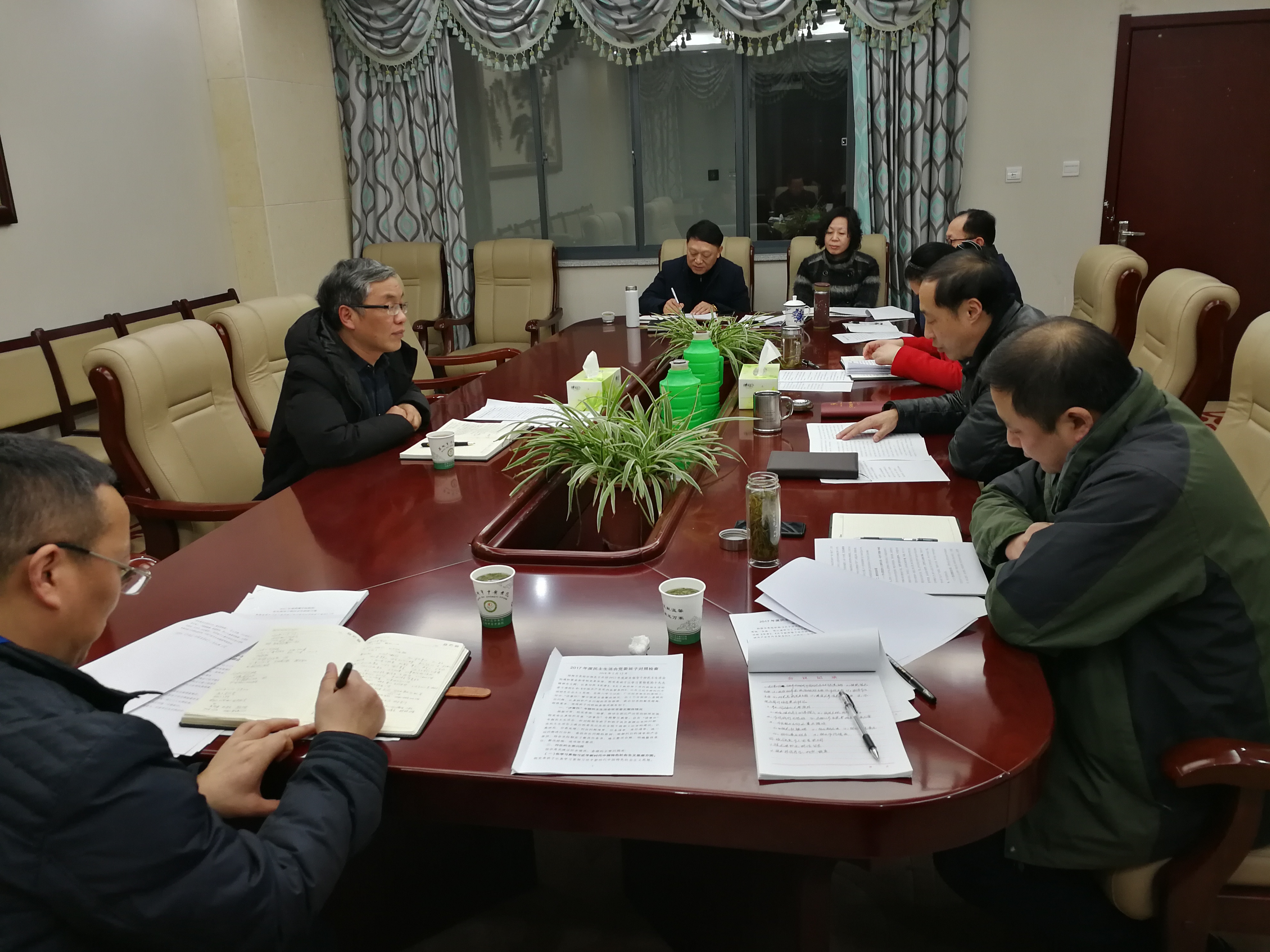 院黨委召開2017年度民主生活會(huì)(圖1)
