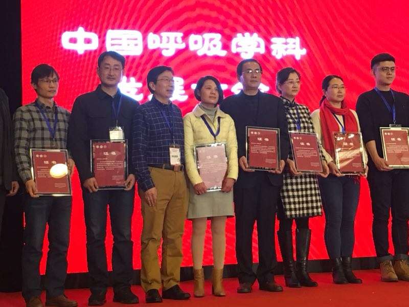 我院呼吸內(nèi)科、重癥醫(yī)學(xué)科被正式授予國家PCCM科規(guī)范化建設(shè)三級醫(yī)院達(dá)標(biāo)單位(圖3)